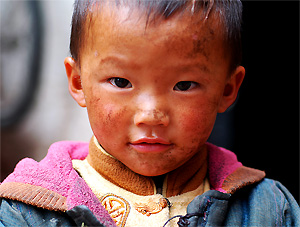 Vies Tibetaans kind (Jokhang, Lhasa)